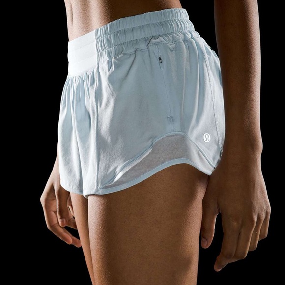 Lululemon Hotty Hot High-Rise Lined Short 2.5" - Picture 2 of 8